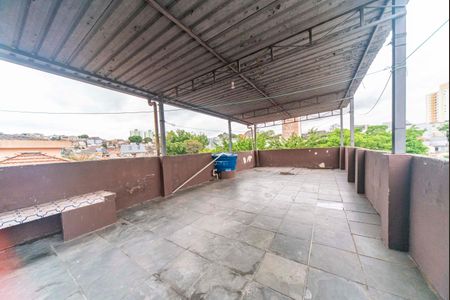 Casa para alugar com 180m², 3 quartos e 1 vaga Casa para alugar com 180m², 3 quartos e 1 vagaTerraço