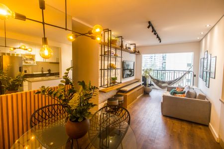 Sala de apartamento para alugar com 2 quartos, 68m² em Jardim Tupanci, Barueri