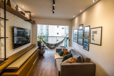 Sala de apartamento para alugar com 2 quartos, 68m² em Jardim Tupanci, Barueri