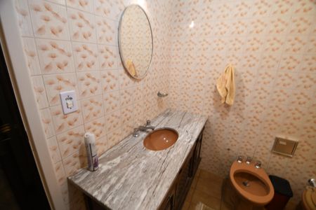 Casa à venda com 290m², 5 quartos e 4 vagasBanheiro da Suíte 2