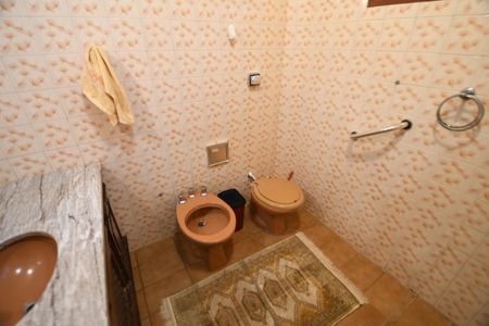 Casa à venda com 290m², 5 quartos e 4 vagasBanheiro da Suíte 2