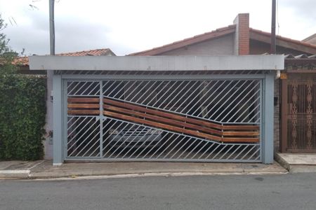 Casa à venda com 174m², 4 quartos e 2 vagasFachada