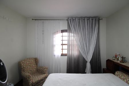 Casa à venda com 174m², 4 quartos e 2 vagasSuíte