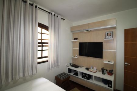 Casa à venda com 174m², 4 quartos e 2 vagasQuarto 2