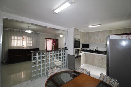 Casa à venda com 174m², 4 quartos e 2 vagasSala/Cozinha