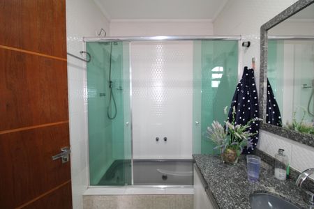 Casa à venda com 174m², 4 quartos e 2 vagasBanheiro da Suíte