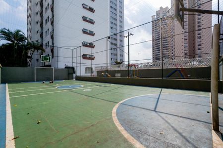 Apartamento à venda com 125m², 3 quartos e 2 vagas Apartamento à venda com 125m², 3 quartos e 2 vagasÁrea comum - Quadra esportiva