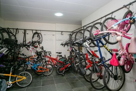 Apartamento à venda com 125m², 3 quartos e 2 vagas Apartamento à venda com 125m², 3 quartos e 2 vagasÁrea comum - Bicicletário