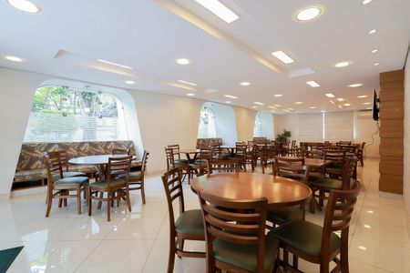 Apartamento à venda com 125m², 3 quartos e 2 vagas Apartamento à venda com 125m², 3 quartos e 2 vagasÁrea comum - Salão de festas