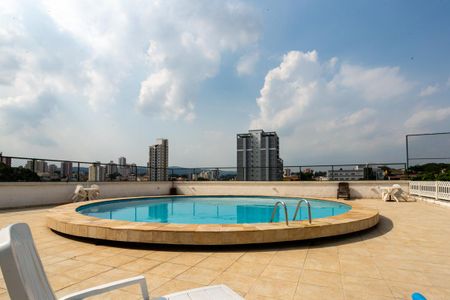 Apartamento à venda com 125m², 3 quartos e 2 vagas Apartamento à venda com 125m², 3 quartos e 2 vagasÁrea comum - Piscina