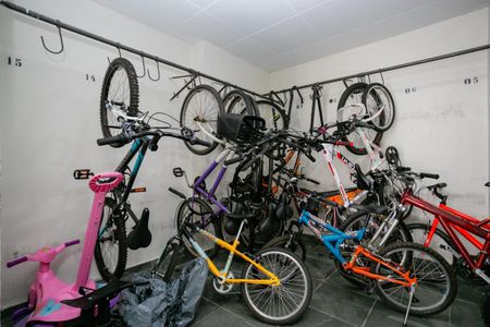Apartamento à venda com 125m², 3 quartos e 2 vagas Apartamento à venda com 125m², 3 quartos e 2 vagasÁrea comum - Bicicletário