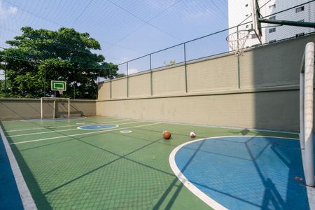 Apartamento à venda com 125m², 3 quartos e 2 vagas Apartamento à venda com 125m², 3 quartos e 2 vagasÁrea comum - Quadra esportiva