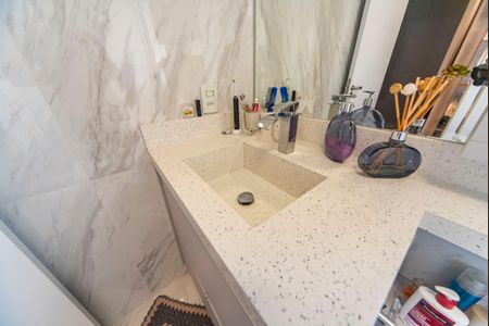 Apartamento à venda com 103m², 3 quartos e 2 vagasBanheiro do Quarto 2 