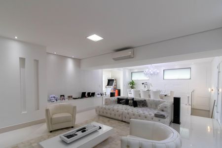 Apartamento à venda com 328m², 2 quartos e 5 vagas Apartamento à venda com 328m², 2 quartos e 5 vagasCobertura