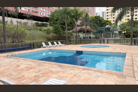 Apartamento à venda com 98m², 3 quartos e 2 vagas Apartamento à venda com 98m², 3 quartos e 2 vagasÁrea comum - Piscina