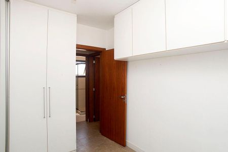 Apartamento à venda com 77m², 2 quartos e 2 vagasQuarto 2