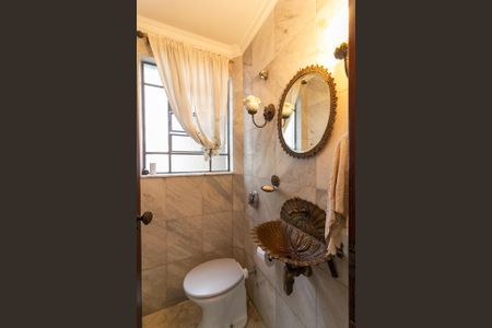 Casa à venda com 249m², 4 quartos e 6 vagas Casa à venda com 249m², 4 quartos e 6 vagasLavabo