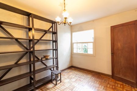 Casa à venda com 249m², 4 quartos e 6 vagas Casa à venda com 249m², 4 quartos e 6 vagasQuarto 2