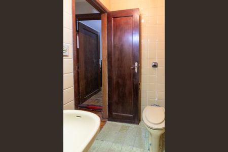 Casa à venda com 249m², 4 quartos e 6 vagas Casa à venda com 249m², 4 quartos e 6 vagasBanheiro Social