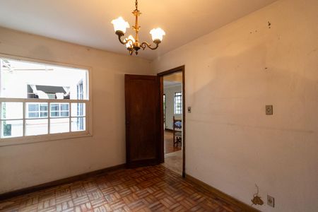 Casa à venda com 249m², 4 quartos e 6 vagas Casa à venda com 249m², 4 quartos e 6 vagasQuarto 2