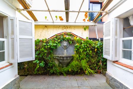 Casa à venda com 249m², 4 quartos e 6 vagas Casa à venda com 249m², 4 quartos e 6 vagasJardim