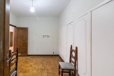 Casa à venda com 249m², 4 quartos e 6 vagas Casa à venda com 249m², 4 quartos e 6 vagasQuarto 1