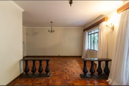 Casa à venda com 249m², 4 quartos e 6 vagas Casa à venda com 249m², 4 quartos e 6 vagasSala de estar