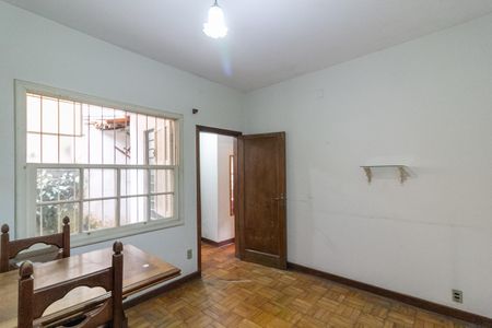 Casa à venda com 249m², 4 quartos e 6 vagas Casa à venda com 249m², 4 quartos e 6 vagasQuarto 1
