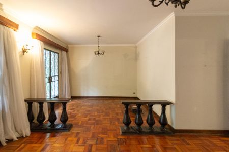 Casa à venda com 249m², 4 quartos e 6 vagas Casa à venda com 249m², 4 quartos e 6 vagasSala de estar