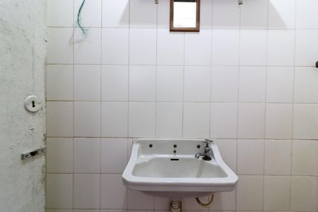 Casa à venda com 249m², 4 quartos e 6 vagas Casa à venda com 249m², 4 quartos e 6 vagasBanheiro de Serviço 2