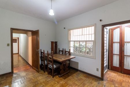 Casa à venda com 249m², 4 quartos e 6 vagas Casa à venda com 249m², 4 quartos e 6 vagasQuarto 1