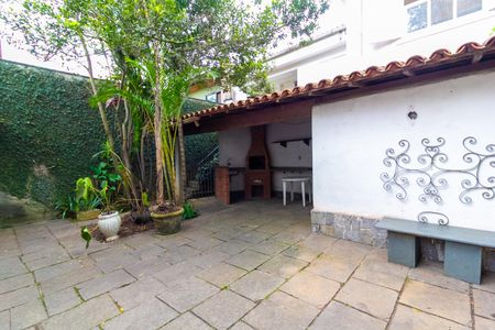 Casa à venda com 249m², 4 quartos e 6 vagas Casa à venda com 249m², 4 quartos e 6 vagasChurrasqueira