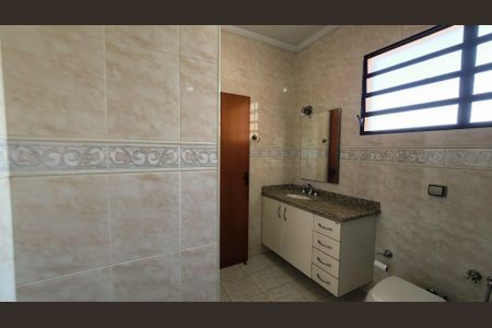 Casa à venda com 237m², 3 quartos e 6 vagasBanheiro da Suíte