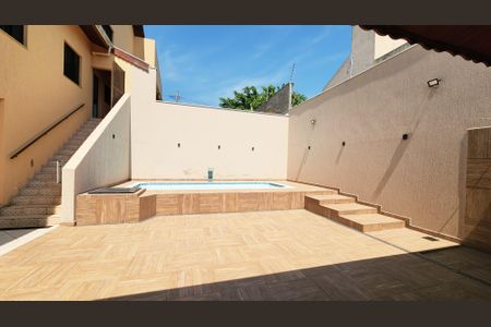 Casa à venda com 237m², 3 quartos e 6 vagasQuintal