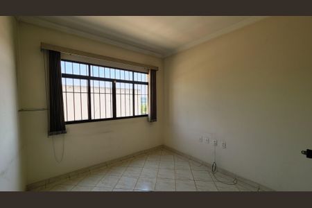 Casa à venda com 237m², 3 quartos e 6 vagasEscritório