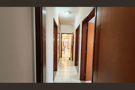 Casa à venda com 237m², 3 quartos e 6 vagasCorredor