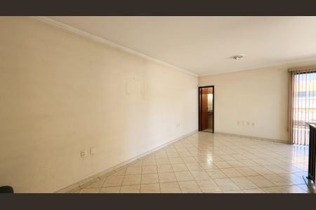 Casa à venda com 237m², 3 quartos e 6 vagasSala de TV