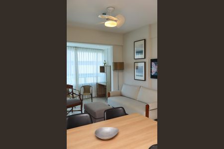 Sala de kitnet/studio para alugar com 1 quarto, 45m² em Caminho das Árvores, Salvador