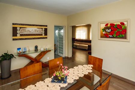 Casa à venda com 300m², 4 quartos e sem vagaSala