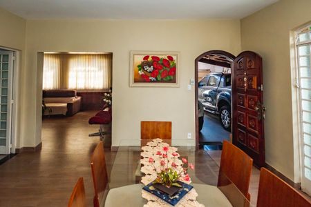 Casa à venda com 300m², 4 quartos e sem vagaSala