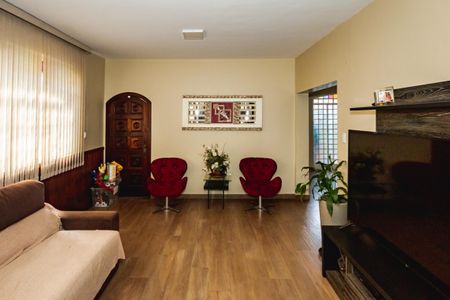 Sala de casa à venda com 4 quartos, 300m² em São João Batista, Belo Horizonte