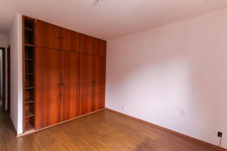 Casa para alugar com 115m², 3 quartos e 2 vagas Suíte