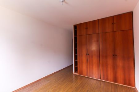 Casa para alugar com 115m², 3 quartos e 2 vagas Suíte