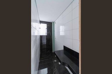 Casa à venda com 176m², 3 quartos e 2 vagasBanheiro social 