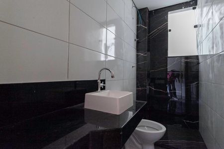 Casa à venda com 175m², 3 quartos e 2 vagasBanheiro social 