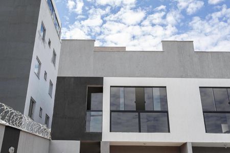Casa à venda com 175m², 3 quartos e 2 vagasFachada