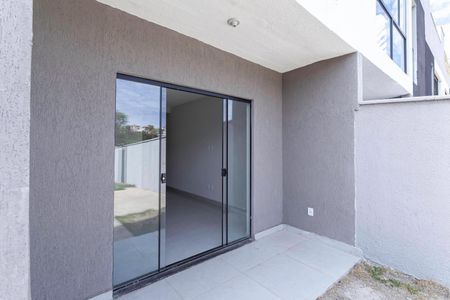 Casa à venda com 97m², 3 quartos e 2 vagasEntrada