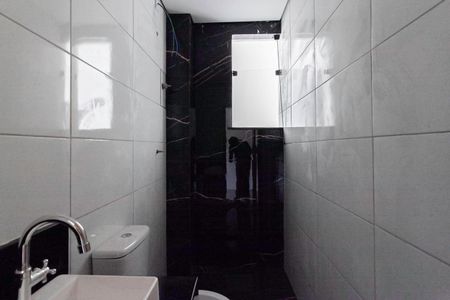 Casa à venda com 97m², 3 quartos e 2 vagasBanheiro social 