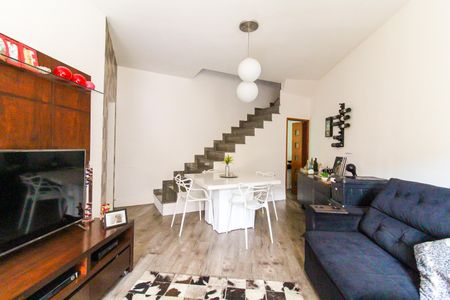 Casa à venda com 170m², 3 quartos e 3 vagasSala