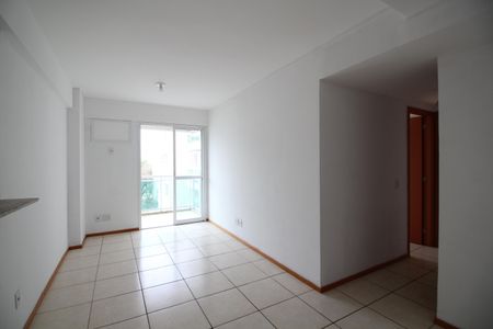 Sala de apartamento para alugar com 2 quartos, 62m² em Taquara, Rio de Janeiro